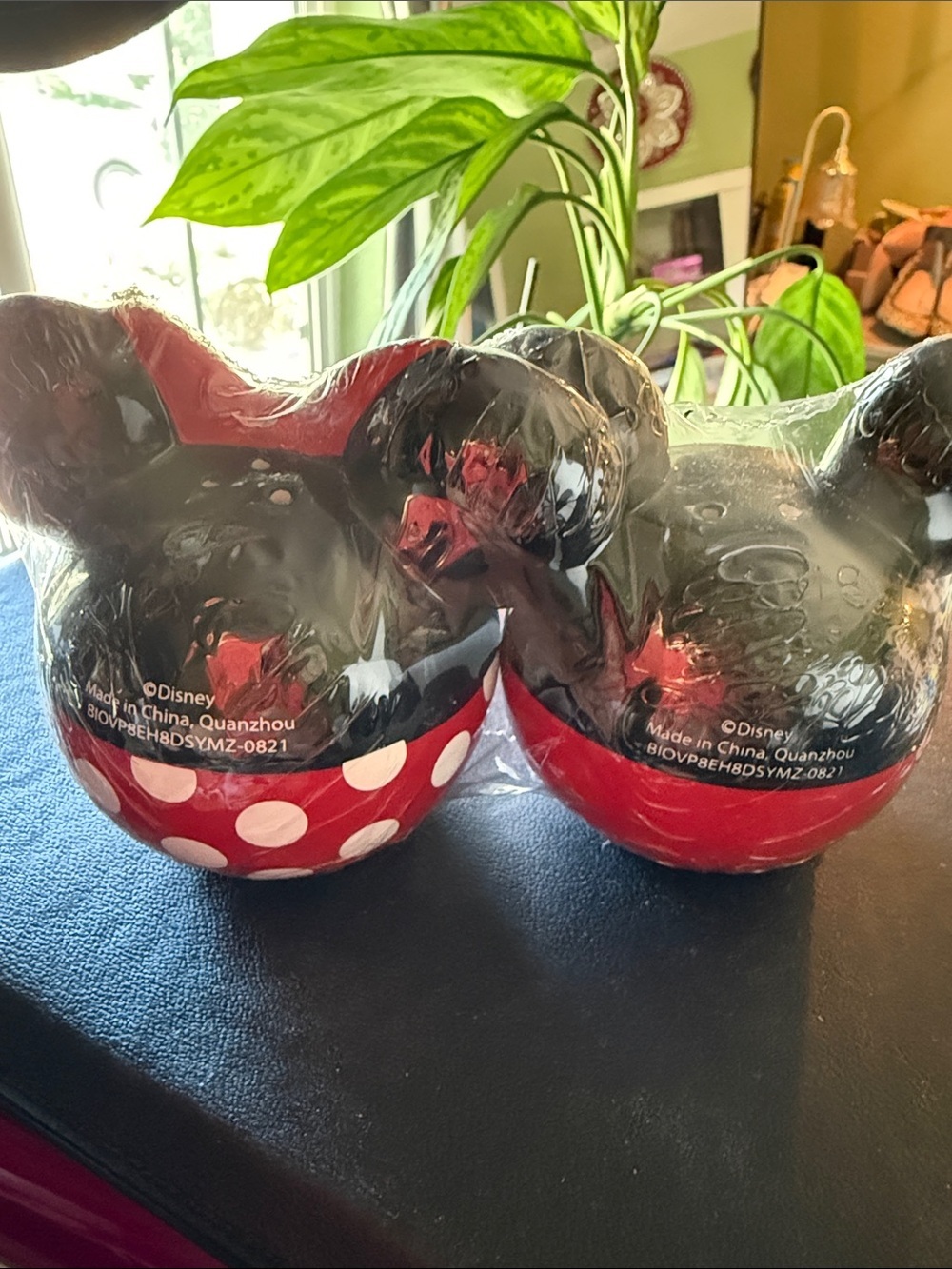Disney-Inspired Red and Black Ceramic Mickey & Minnie Salt and Pepper Shakers - Picture 3 of 3